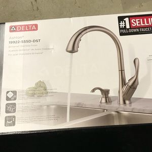 Delta Ashton pull-down kitchen faucet